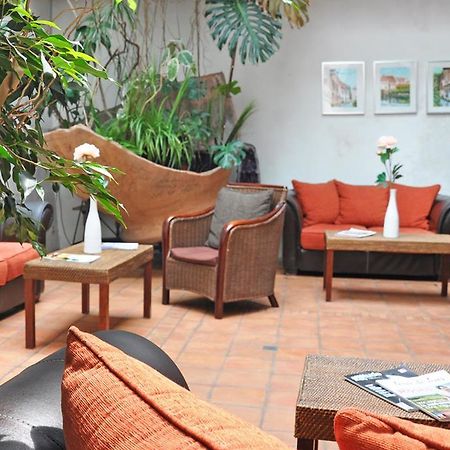 The Originals City, Hotel La Reine Jeanne, Orthez Exteriör bild